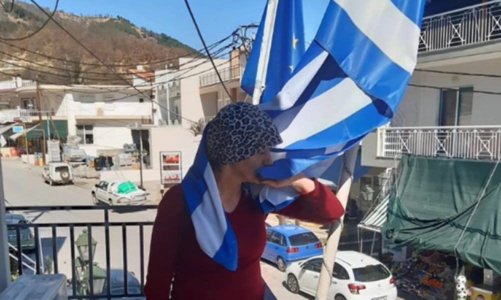 Συγκινεί η Ελληνίδα μουσουλμάνα της Τουρκίας με το μοιρολόι για την Πόλη